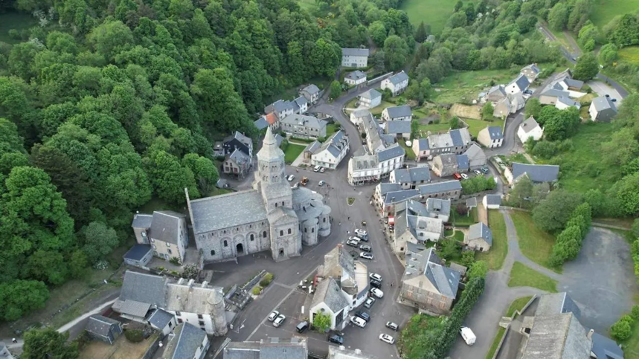 Rose, 4 Pers. Villa Saint Antoine, Orcival, Sancy 0*, Orcival France
